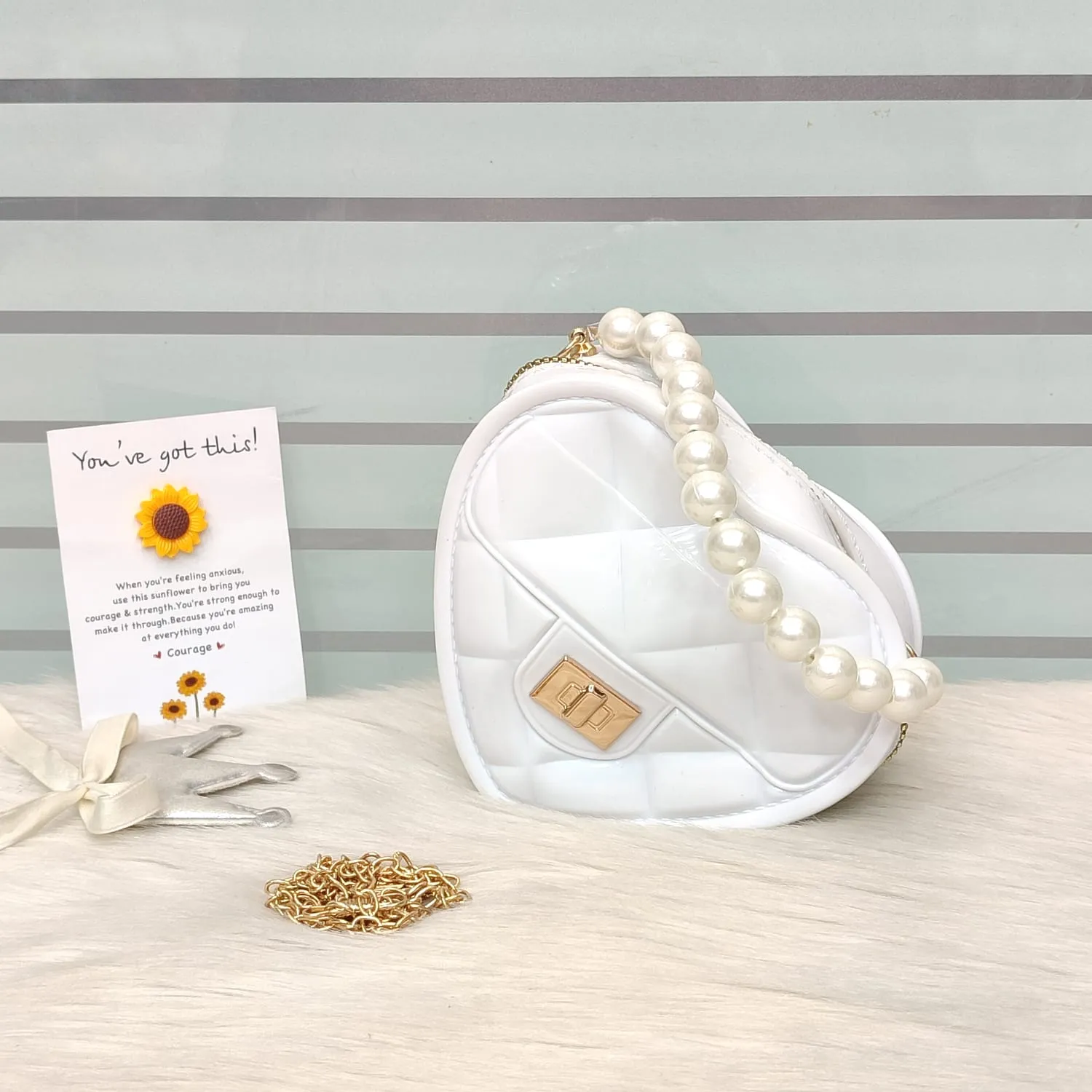 Pearl Handle Heart Fiber Bag